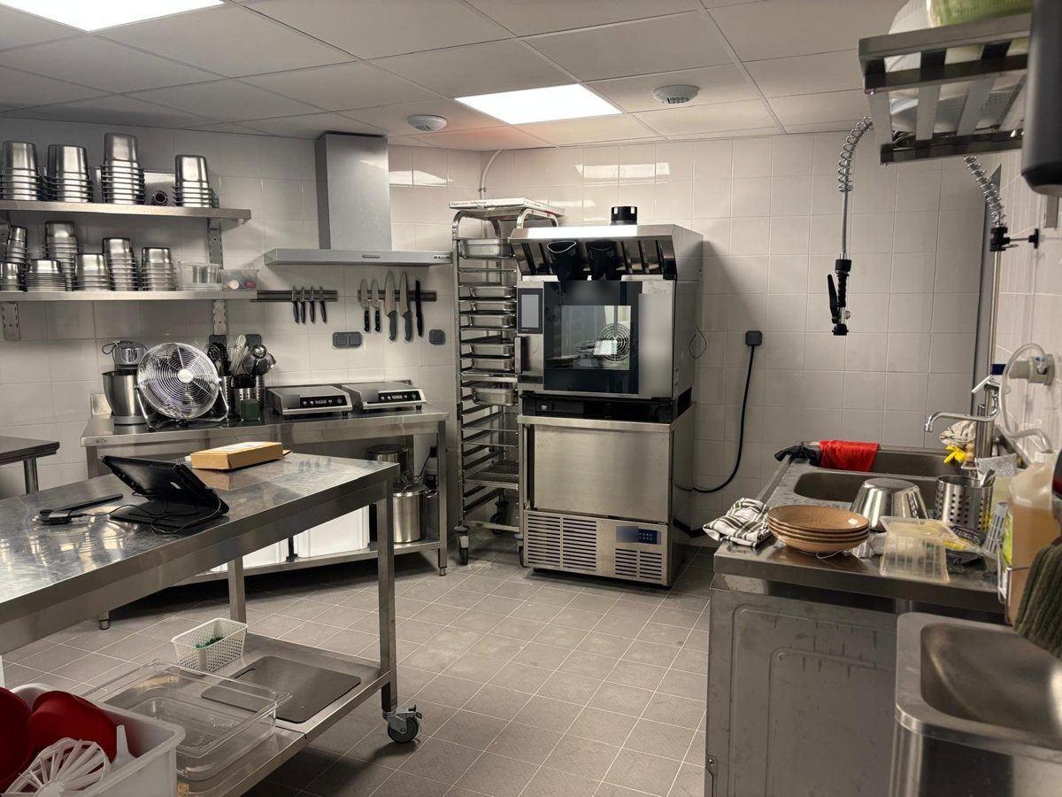 Meubles réfrigérés inox en cuisine
